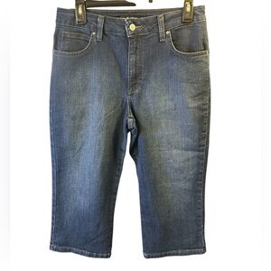172.  Lee Relaxed Fit Mid Rise Denim Blue Capri Jeans